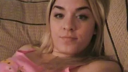 Povukao je sestru dok je ona spavala oma sex boy u svojoj sobi