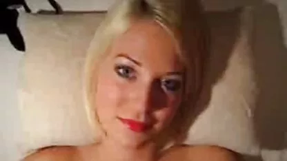 Zavodljiva dog seks xxx ljepota izlaže svoje tijelo