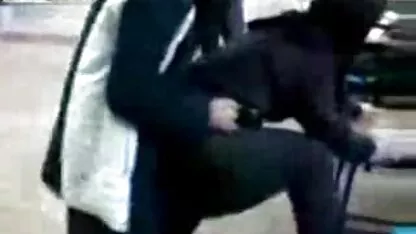 Vitka djevojka uživa u velikom kuracu super seks xxx unutar obrijane mačke