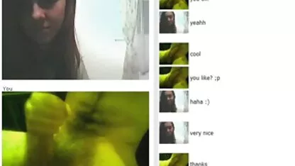Seksi crnku posadila seks muvie sam u naočale tik uz bazen