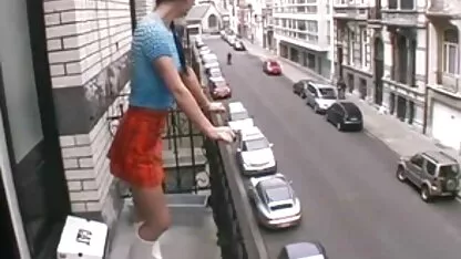 Matična tetka opsjednula je člana svog nećaka xxx seks i angažirana u ruskom seksu s njim završila je u pozi za jahača
