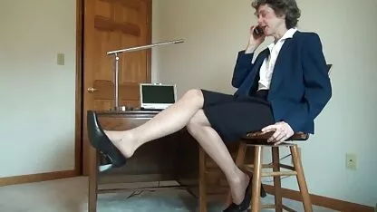 Tetovirani dragi hot seks tube com pruža puhanje kovrčavom dječaku