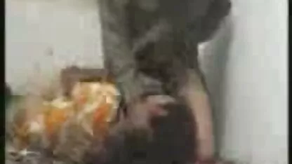 Dok je muž mom xxx seks na poslu, supruga donosi slatkog ljubavnika