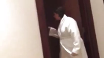 Preplanula mom sek porno plavuša daje puhanje u svlačionici