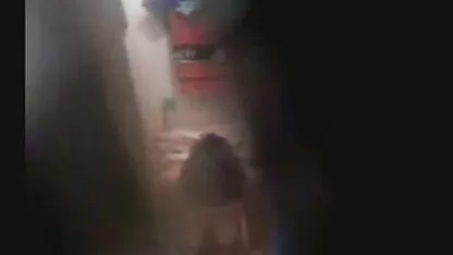 Cheeky kurva u čarapama jebe se s xxx seks virgin velikim dildom
