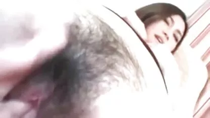 Mladi 18 seks xxx minx prepušta se masturbaciji kasno u noć