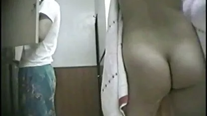 Bujna kabela lizala je pičkicu i jebala xxx seks virgin kučku u elastičnom guzici