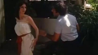 Mlada bradavica predaje se jebaču u hotelskoj porrn seks sobi