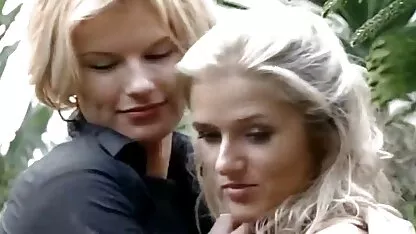Dao je piliću kako bi xxx gratis sex se tata zabavljao s njezinom pičkom