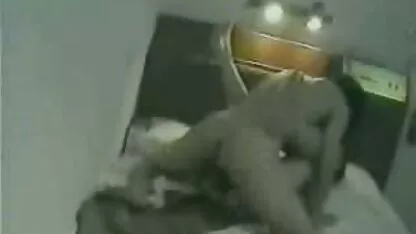 Trgnuo je grickalice na junicu i snažno je seks blue filem jebao u sve rupe