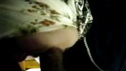 Fleksibilna mom sek porno ruska gimnastičarka pokazuje istezanje