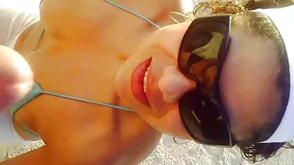 Pušena ruska kuja sisa i jebe se s članovima koji strše u zid xxx seks com