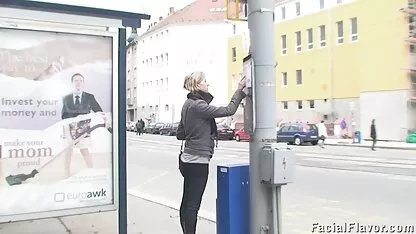 Beba je seks video lucah otvorila rupu i pljunula tamo člana