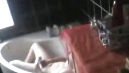 Maserke xxx xxx sek međusobno prave vrući kunnilingus