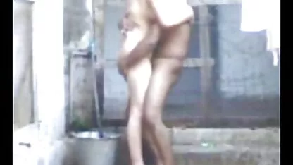 Kovrčava hot seks tube com kosa s tetovažom sisa čovjeka