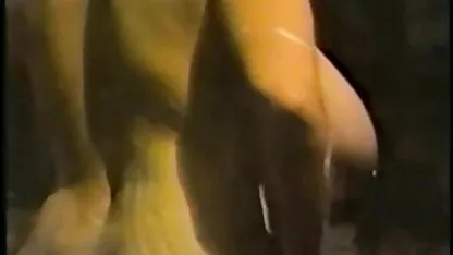 Mlade Ruskinje ljubavne su užitke na krevetiću seks blue filem