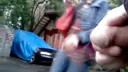 Mlada bradavica uživa u čvrstom xxx seks dog boneru