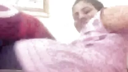 Tamnoputa skinula je bijelu kurvu i odvezla je na sek xxx18 kurac
