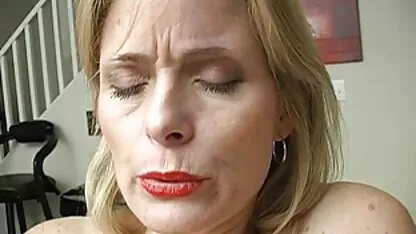 Povukao je na sočan penis svoju mladu ljubavnicu na seks vidio xxx stepenicama