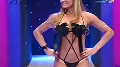 Cutie je besplatni sek uzeo kurac u anal nakon igračke s vakuumom