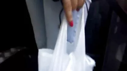 Bijela je jebala www seks xxx crnu ženu na stolu