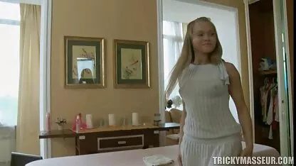 Ljepota zadovoljava sebe umjetnim članom xxx xxx sek