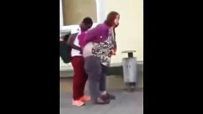 Gola vruća zvijer vozi umjetni penis u mokru seks arab xxx pičku
