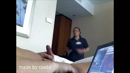 Mama je postala pohotna i jebala je vlastitog sina besplatni sek pod tušem
