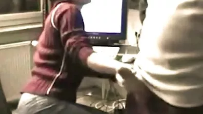 Rebrasti falus zagrijao je vlažno međunožje xxx xxx sek