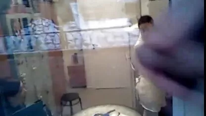 Seksi brineta zavela je mladog seks arab xxx mužjaka privlačeći ga u pozi 69