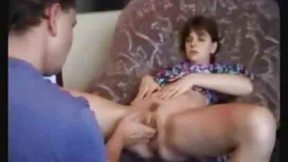 Jebeno je seksi crnka xxx gratis sex koja rukuje svojim orasima s kvrgavim pijetalom