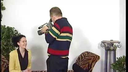 Veliki penis besplatni sek klizi preko nauljene guze djevojke