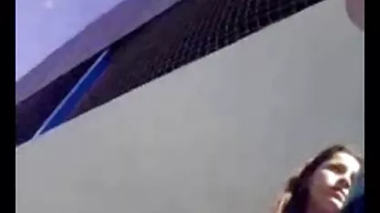 Ruska teta dala se prijateljima xxx seks x uz rijeku dajući im sve svoje tople rupe